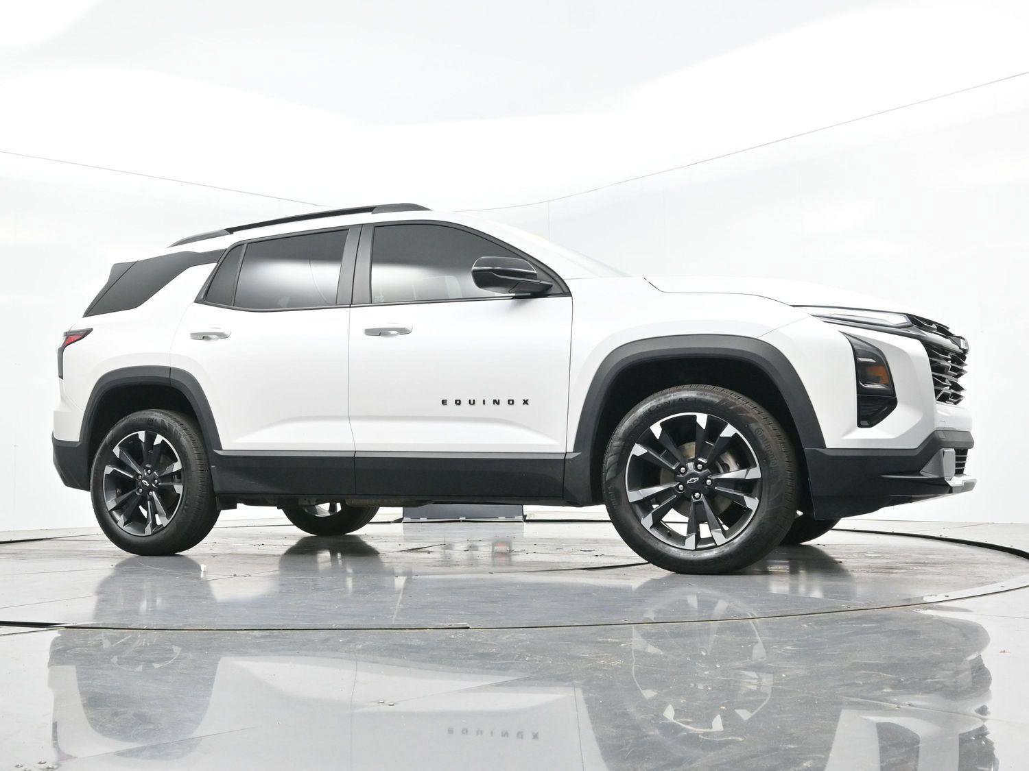 Used 2025 Chevrolet Equinox RS FWD image 42