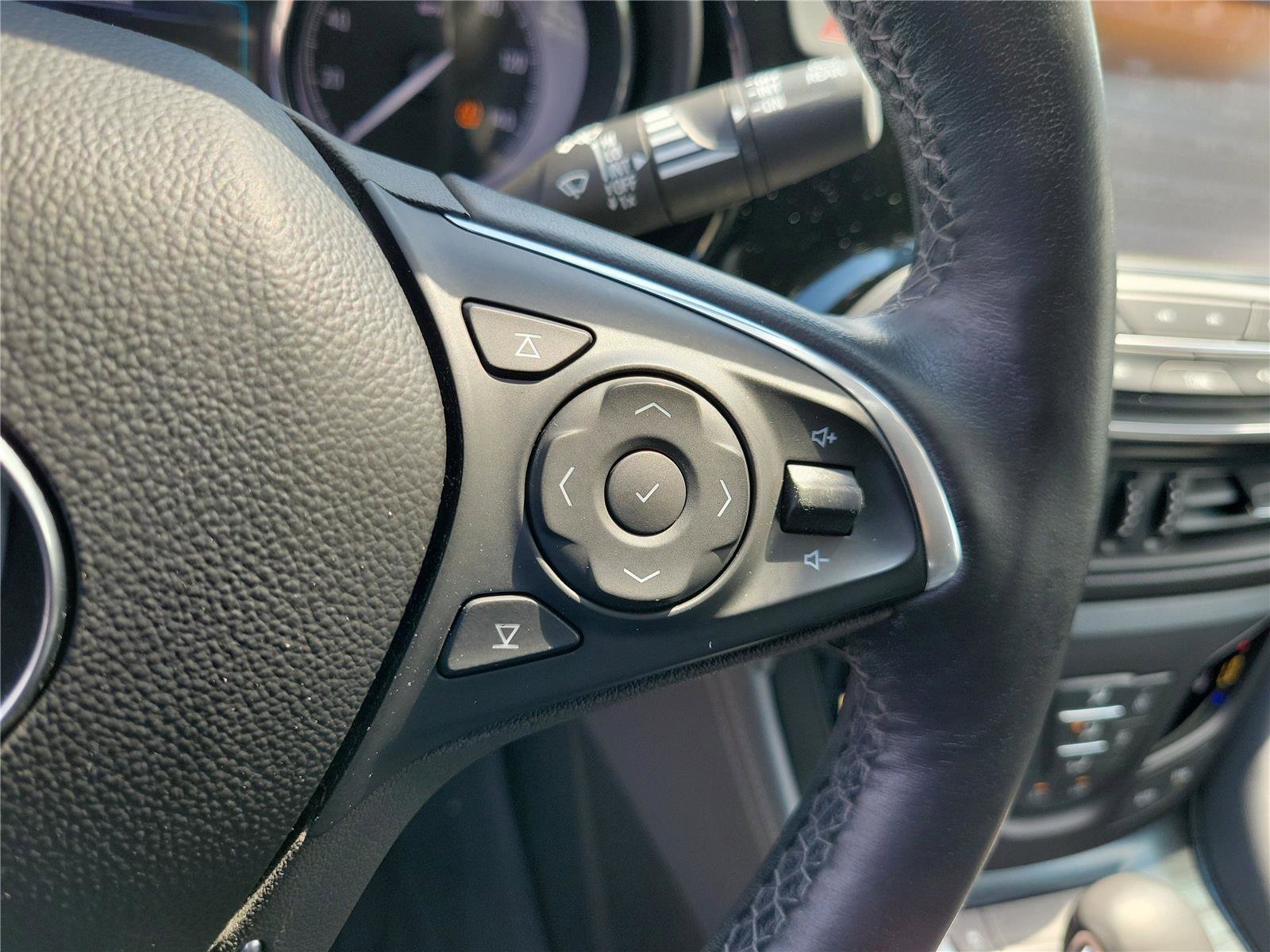 Used 2020 Buick Envision Essence AWD/4WD image 25
