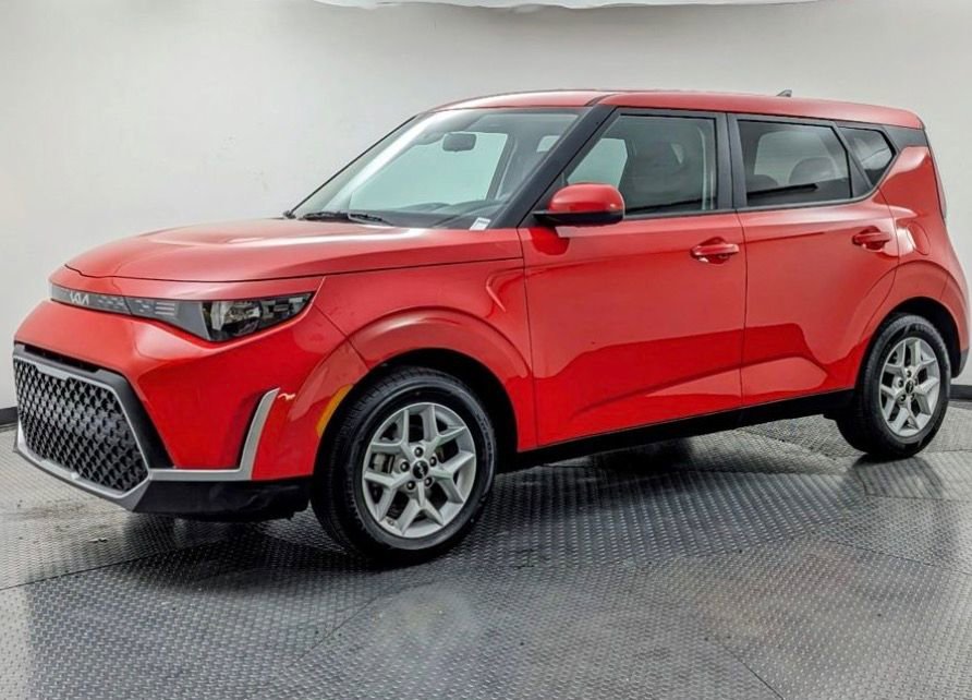Used 2025 Kia Soul LX w/ LX Technology Package FWD image 18