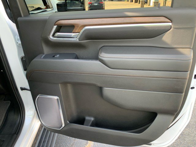 Used 2024 Chevrolet Silverado 2500 High Country w/ Technology Package AWD/4WD image 18