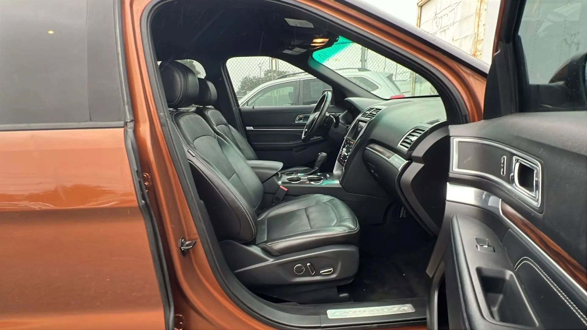 Used 2017 Ford Explorer Limited image 32