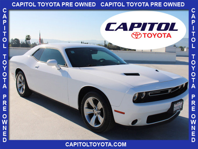 Used 2016 Dodge Challenger SXT image 1