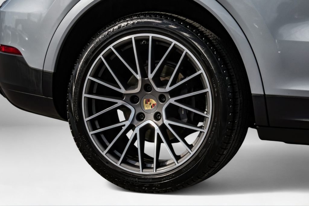 Used 2021 Porsche Cayenne image 62