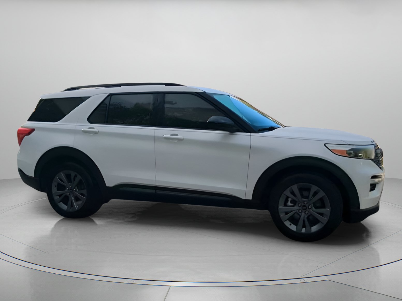 Certified 2022 Ford Explorer XLT w/ Equipment Group 202A RWD image 34