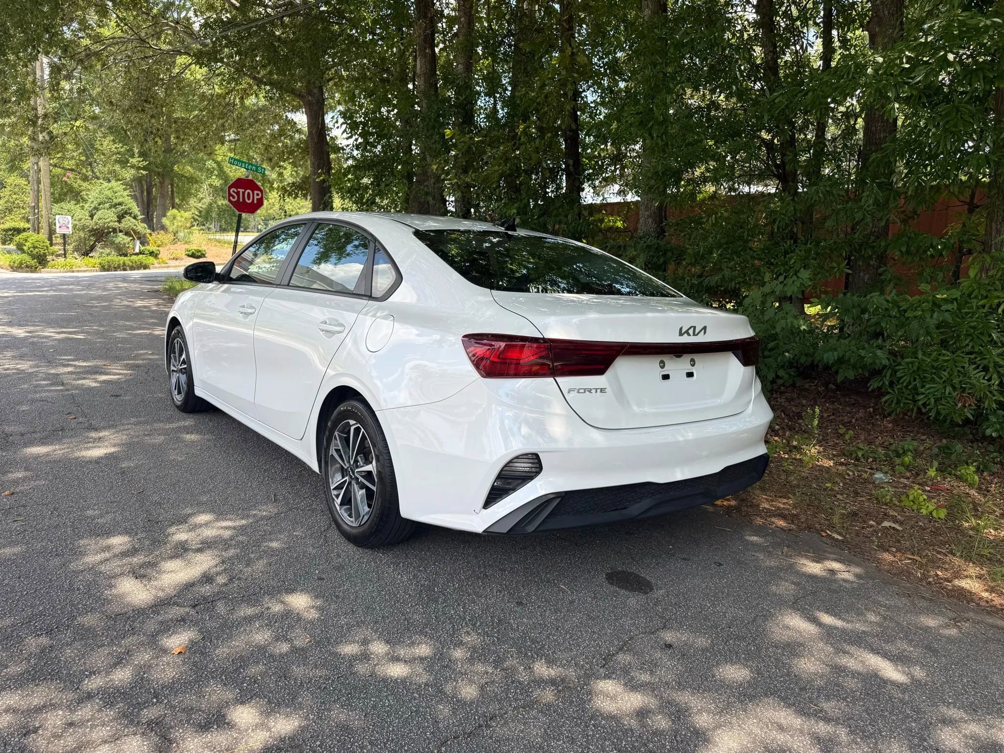 Used 2023 Kia Forte LXS image 3