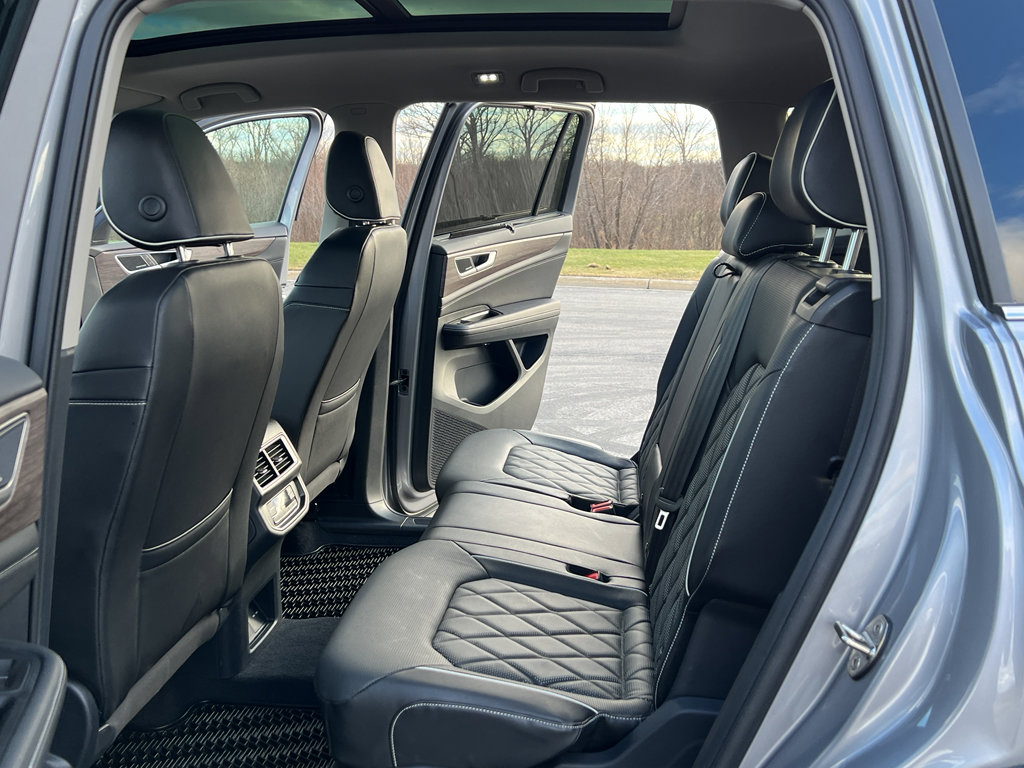 Used 2024 Volkswagen Atlas SEL Premium R-Line image 36