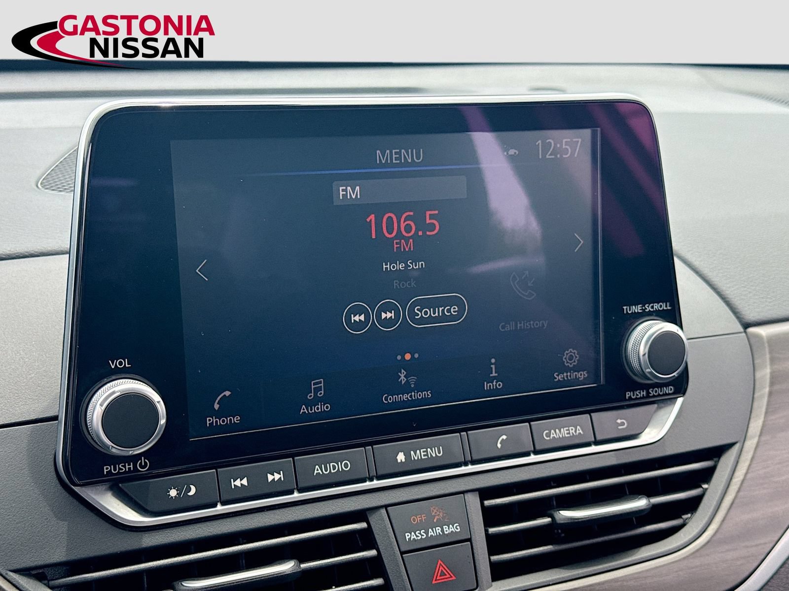 Used 2025 Nissan Altima 2.5 SV FWD image 19