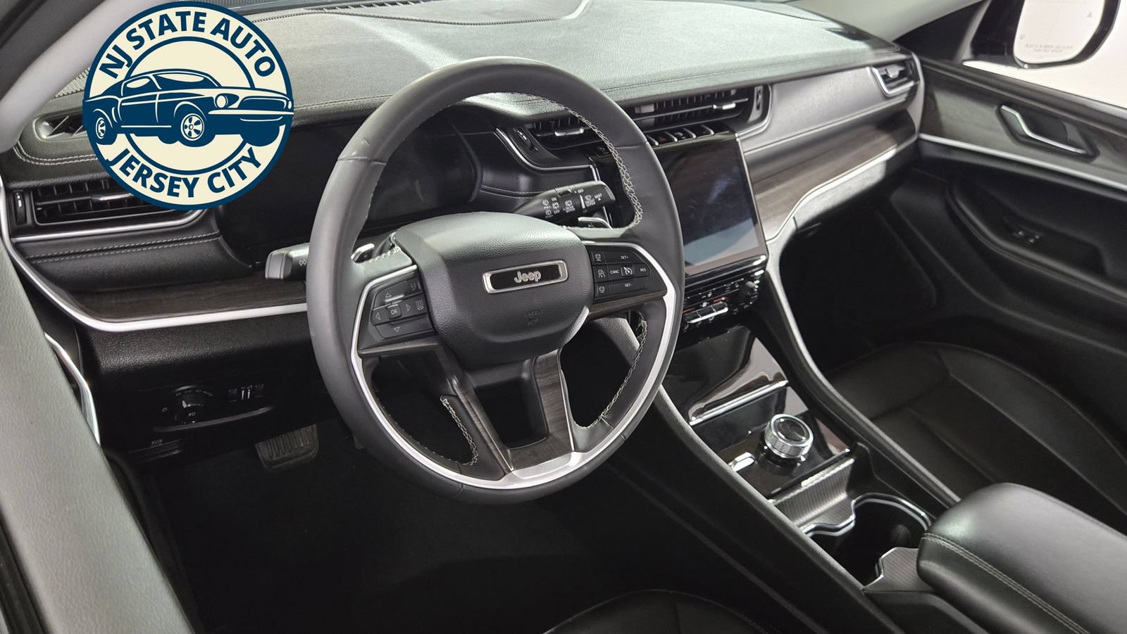 Used 2024 Jeep Grand Cherokee Limited AWD/4WD image 11