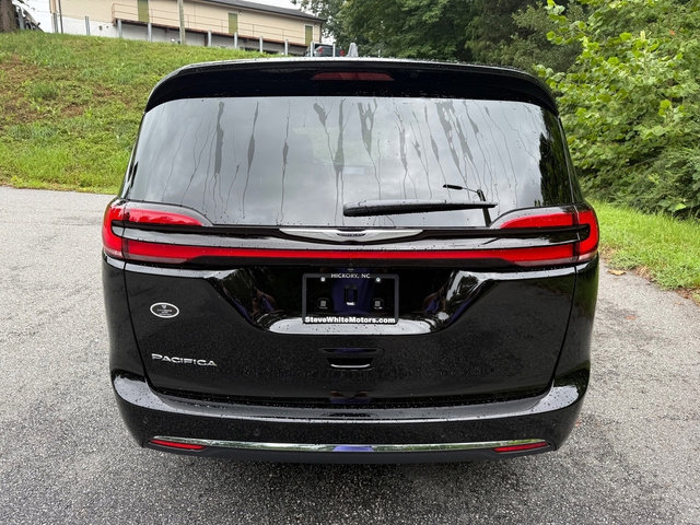 New 2026 Chrysler Pacifica Select image 8