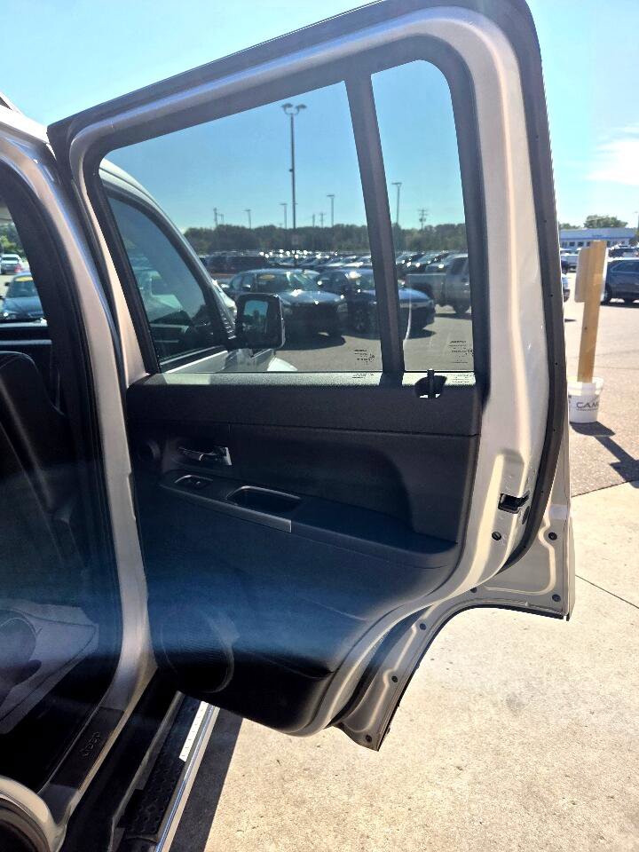 Used 2011 Jeep Liberty Limited Jet image 14