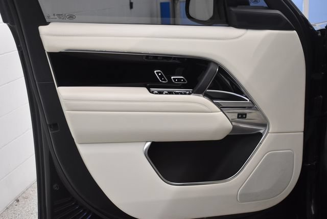 Used 2025 Land Rover Range Rover SE AWD/4WD image 19