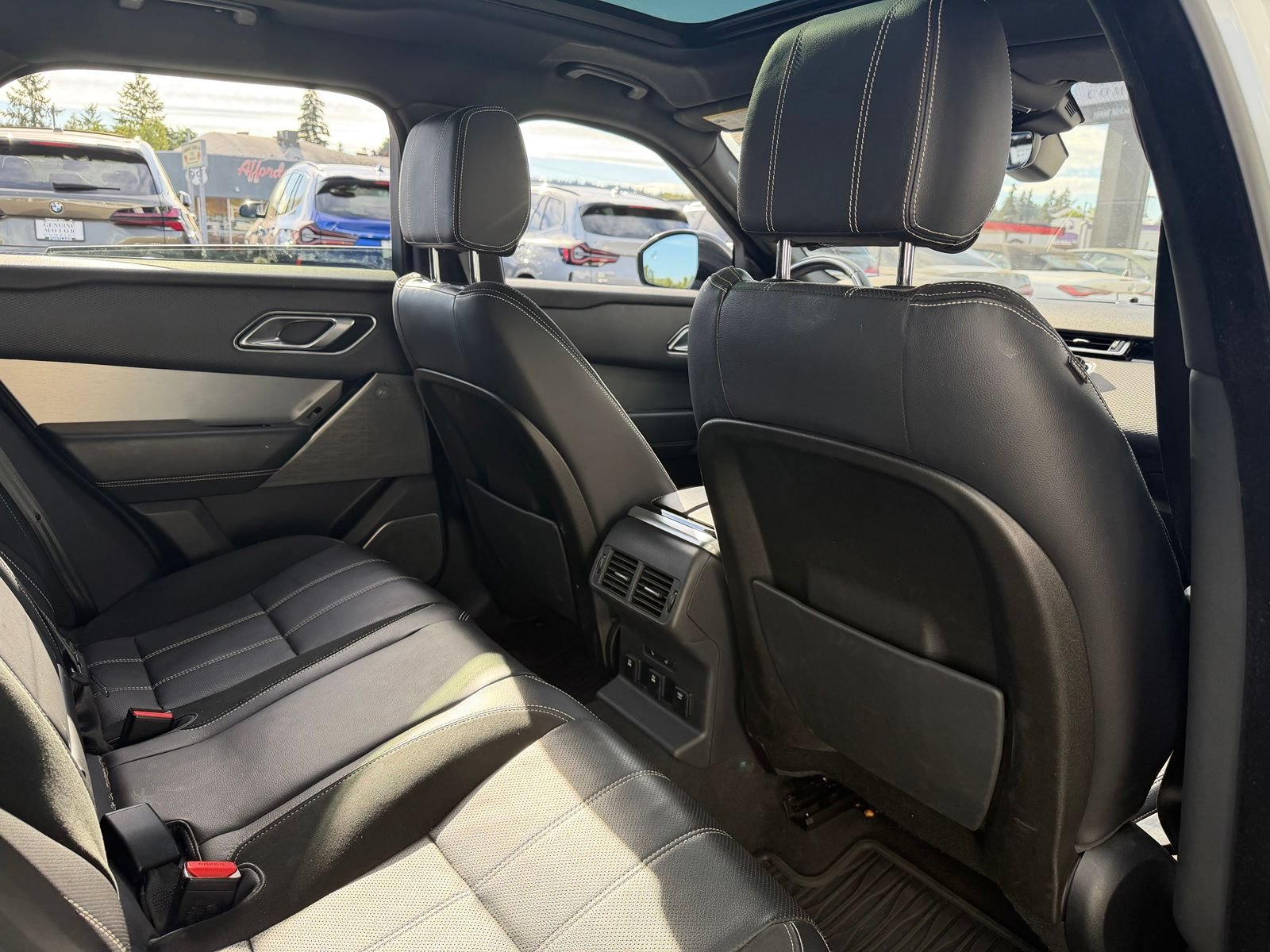 Used 2018 Land Rover Range Rover Velar R-Dynamic SE AWD/4WD image 20