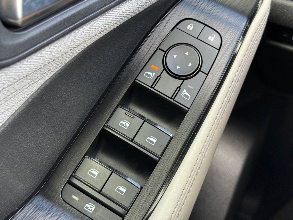 Used 2021 Nissan Rogue SV image 16