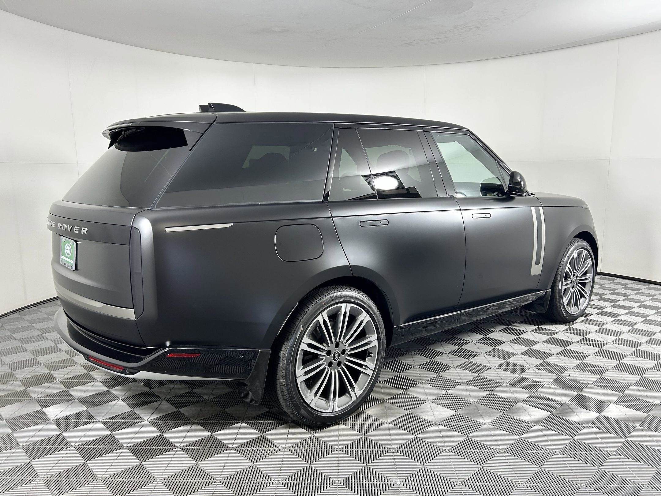 New 2025 Land Rover Range Rover SE image 7
