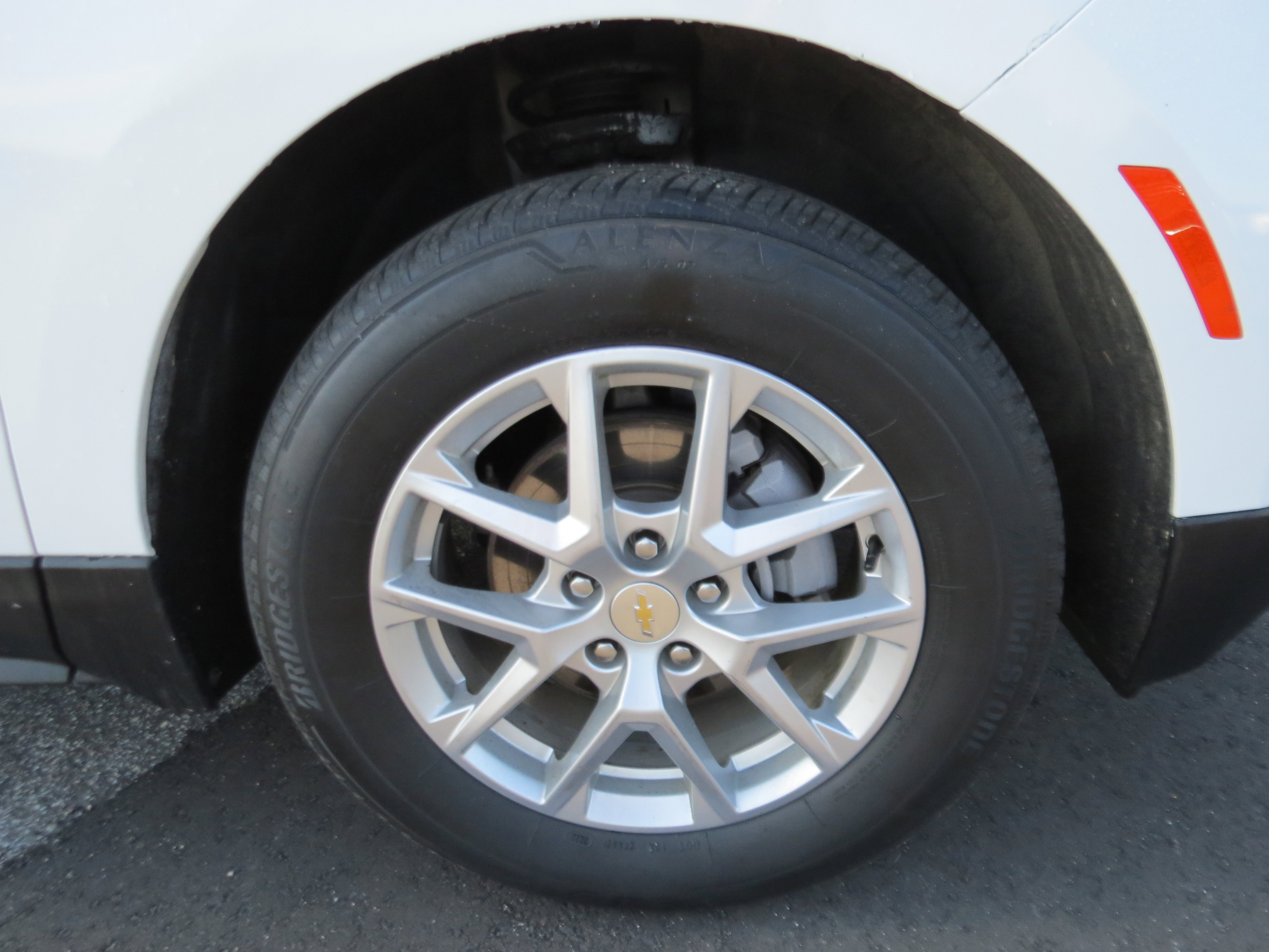 Used 2023 Chevrolet Equinox LT AWD/4WD image 10