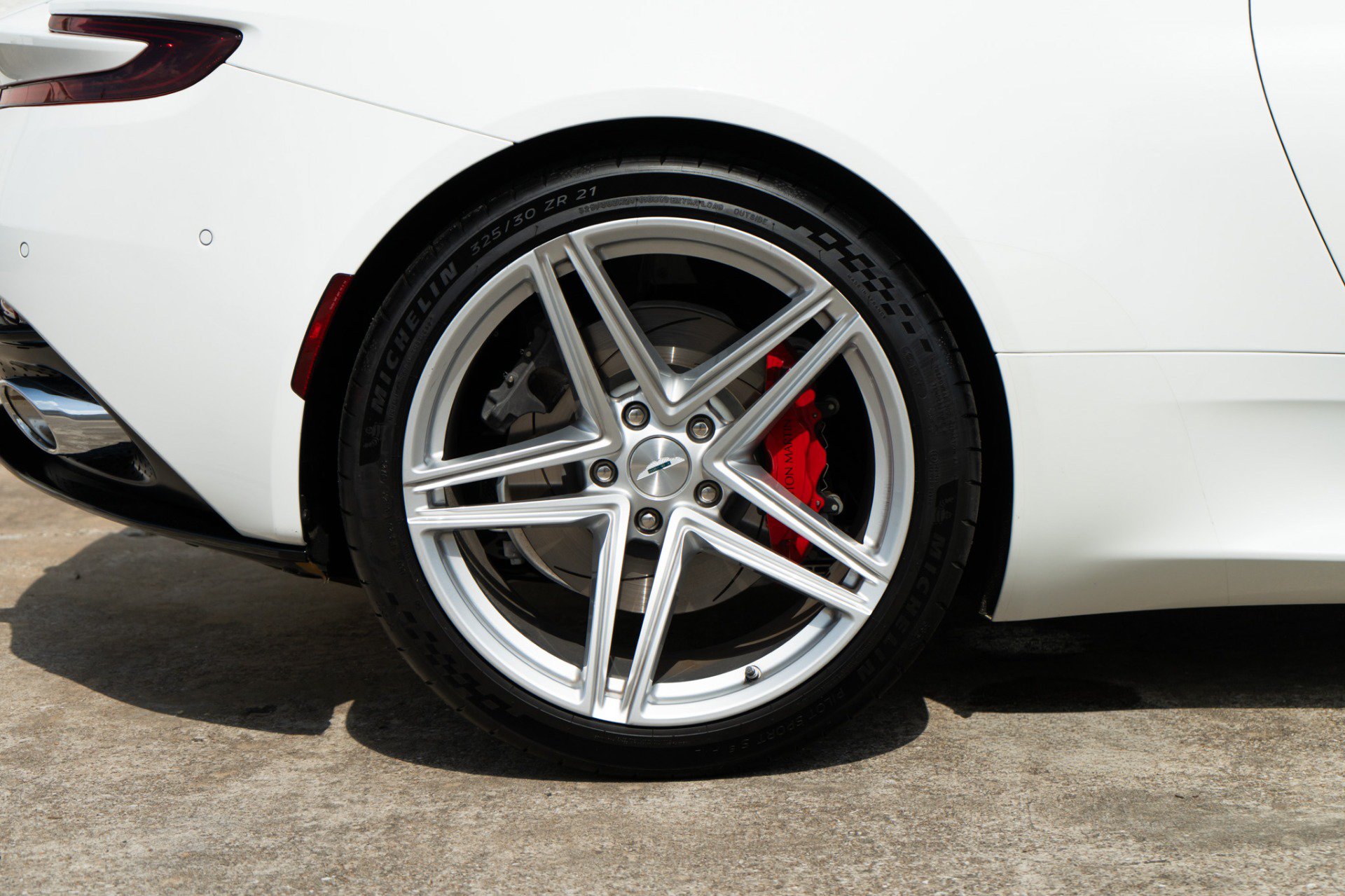 Used 2025 Aston Martin DB12 Convertible RWD image 45
