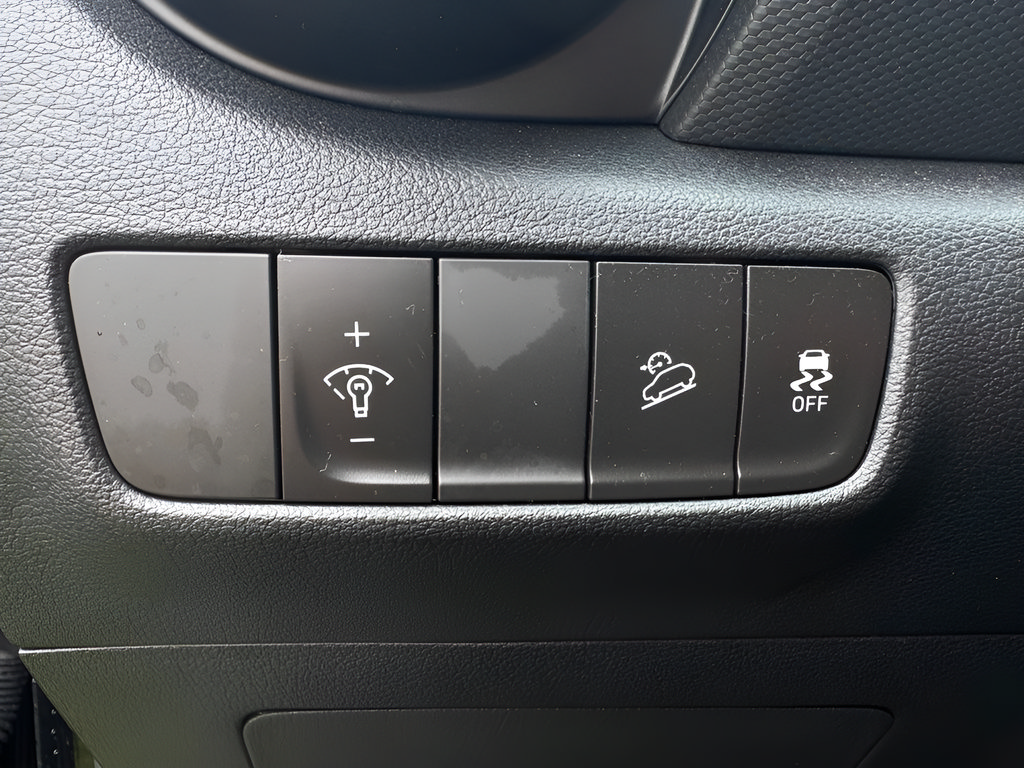 Used 2023 Hyundai Kona SEL AWD/4WD image 23