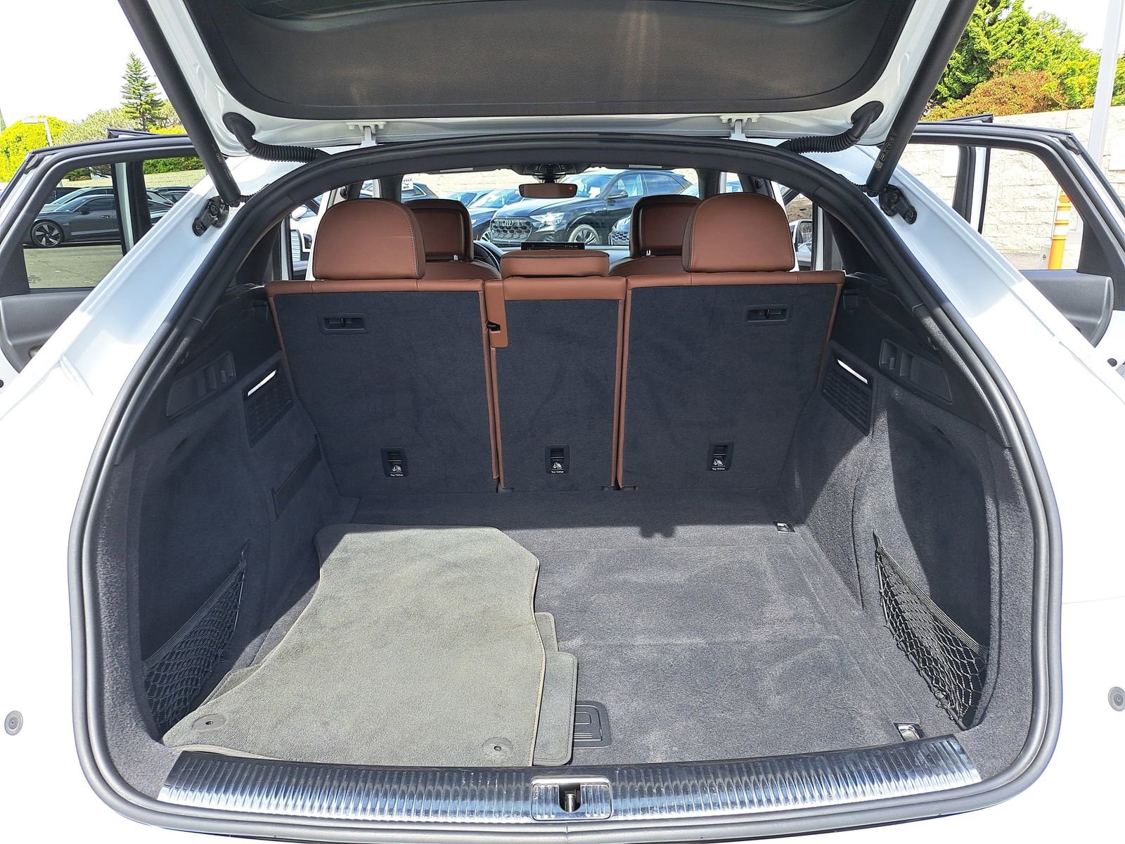 Used 2021 Audi Q5 2.0T Premium w/ Convenience Package image 12