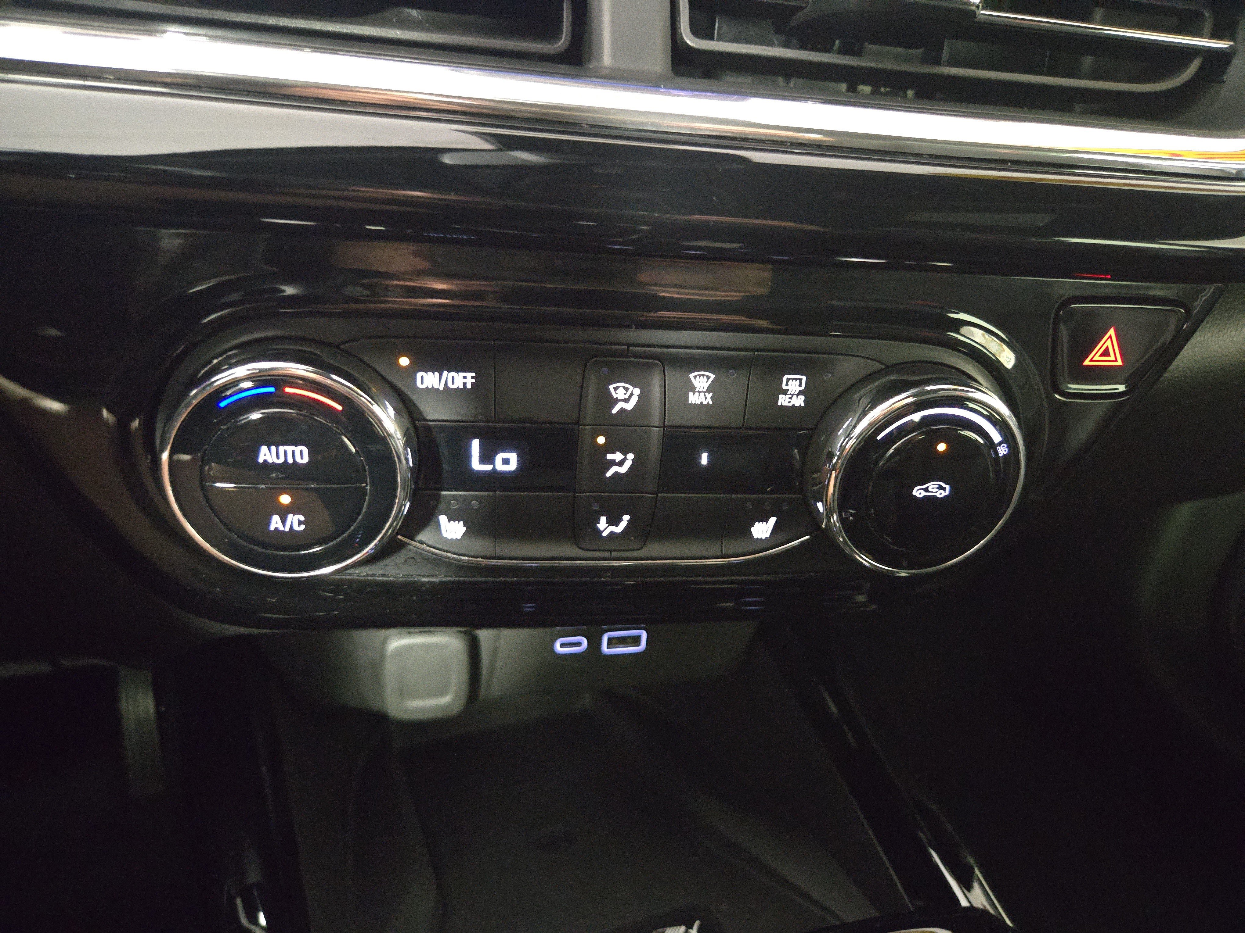 Certified 2025 Chevrolet Trax RS w/ Sunroof Package FWD image 25