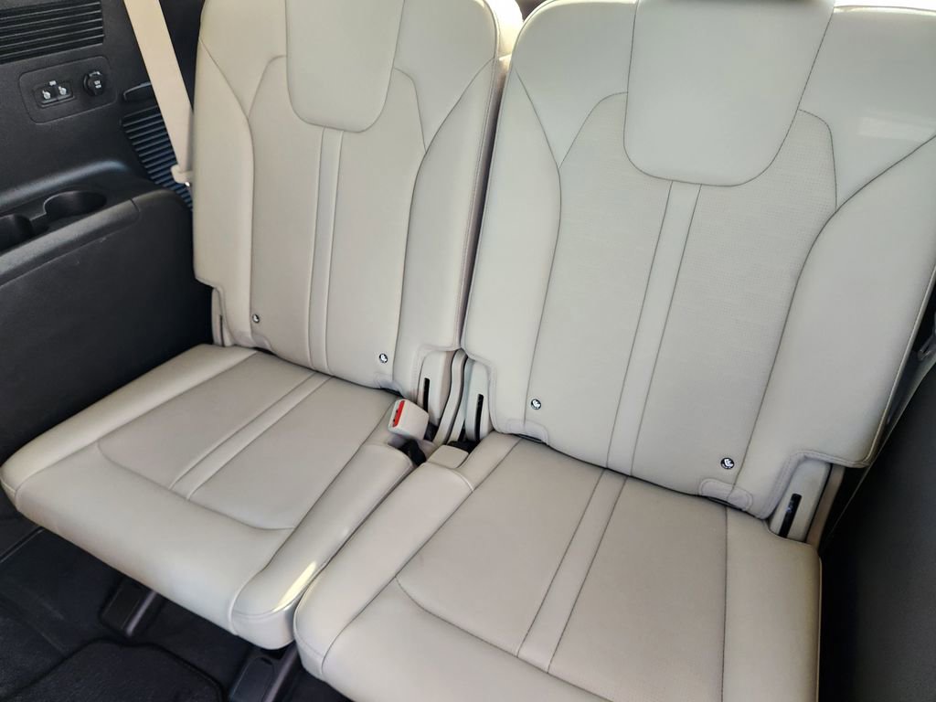 Certified 2025 Kia Sorento EX image 32