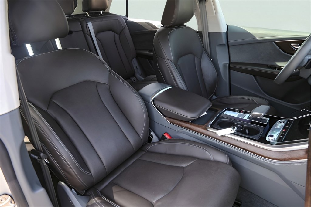 Used 2024 Audi Q8 Prestige image 34