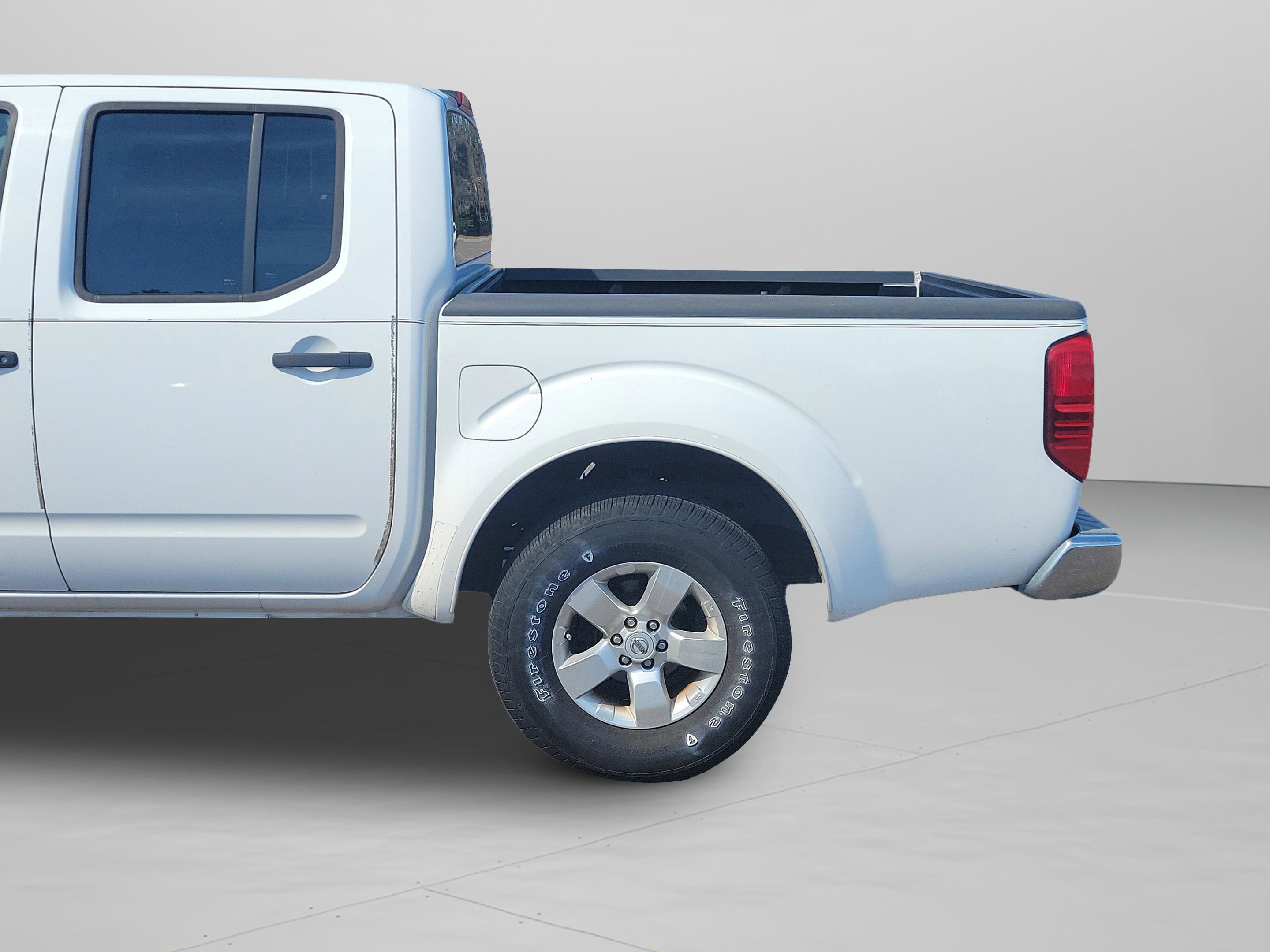 Used 2011 Nissan Frontier SV image 32