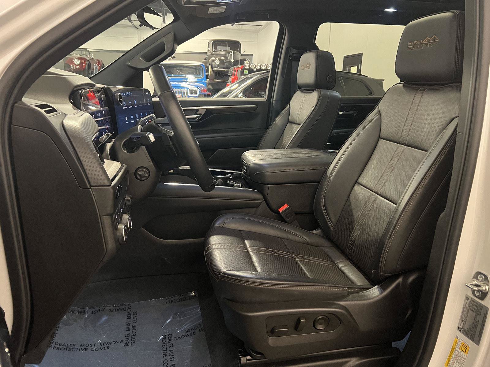 Used 2025 Chevrolet Suburban High Country AWD/4WD image 9