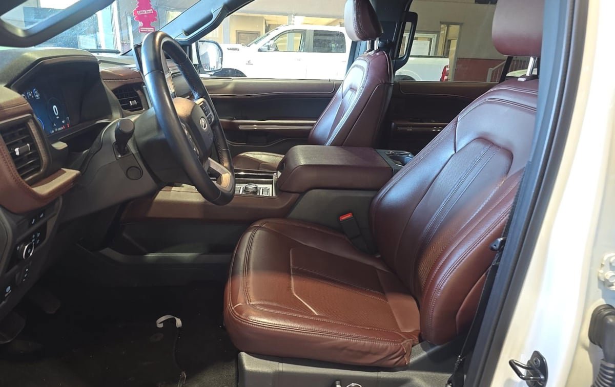 Used 2023 Ford Expedition Max Limited AWD/4WD image 6