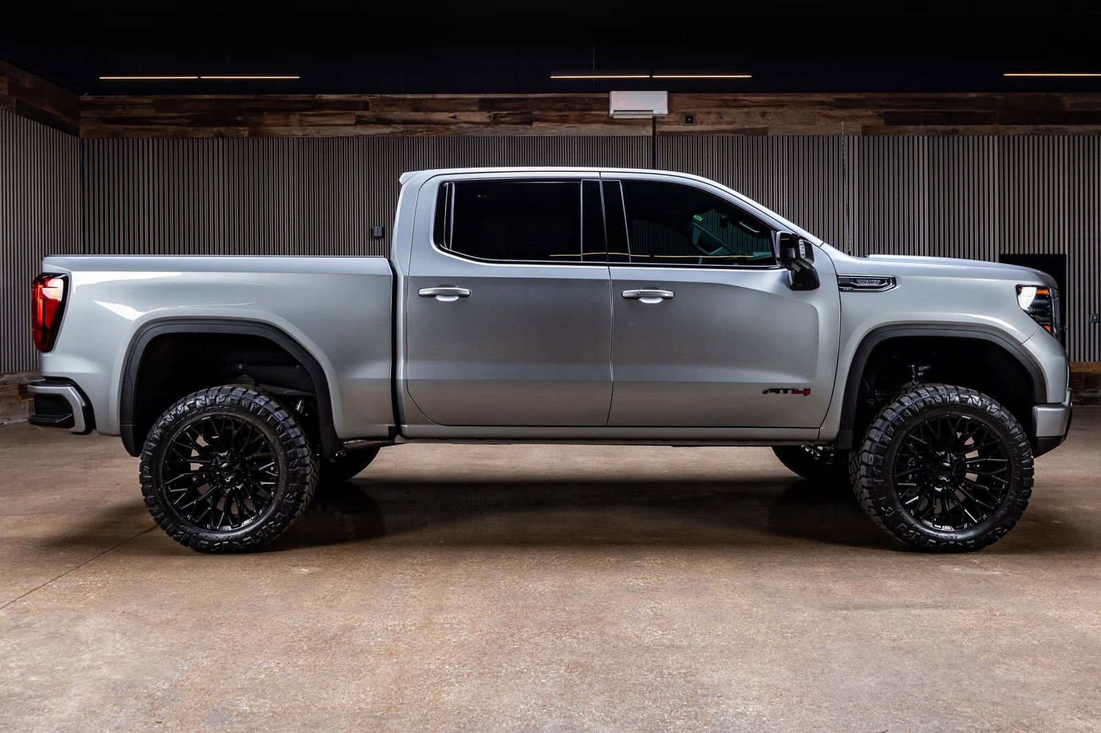 Used 2025 GMC Sierra 1500 AT4 w/ AT4 Premium Package image 11