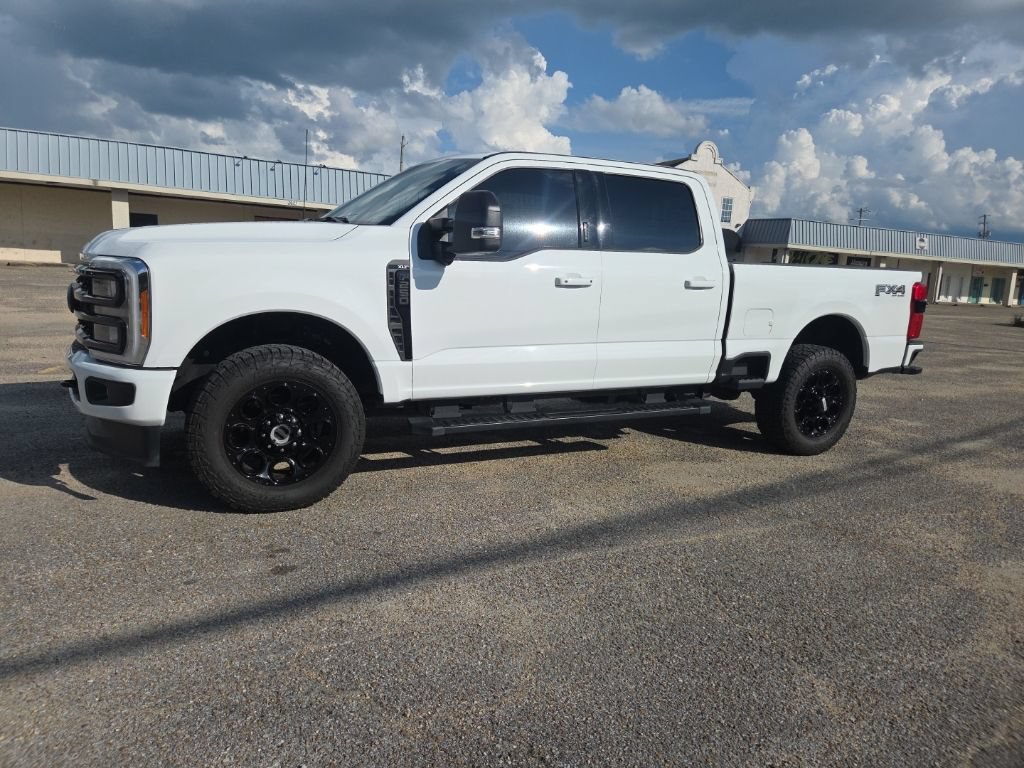 Used 2023 Ford F250 XLT w/ Black Appearance Package AWD/4WD image 4