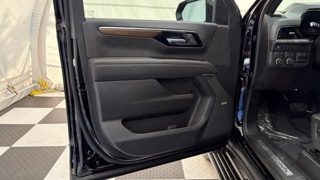 New 2026 Chevrolet Suburban High Country AWD/4WD image 15