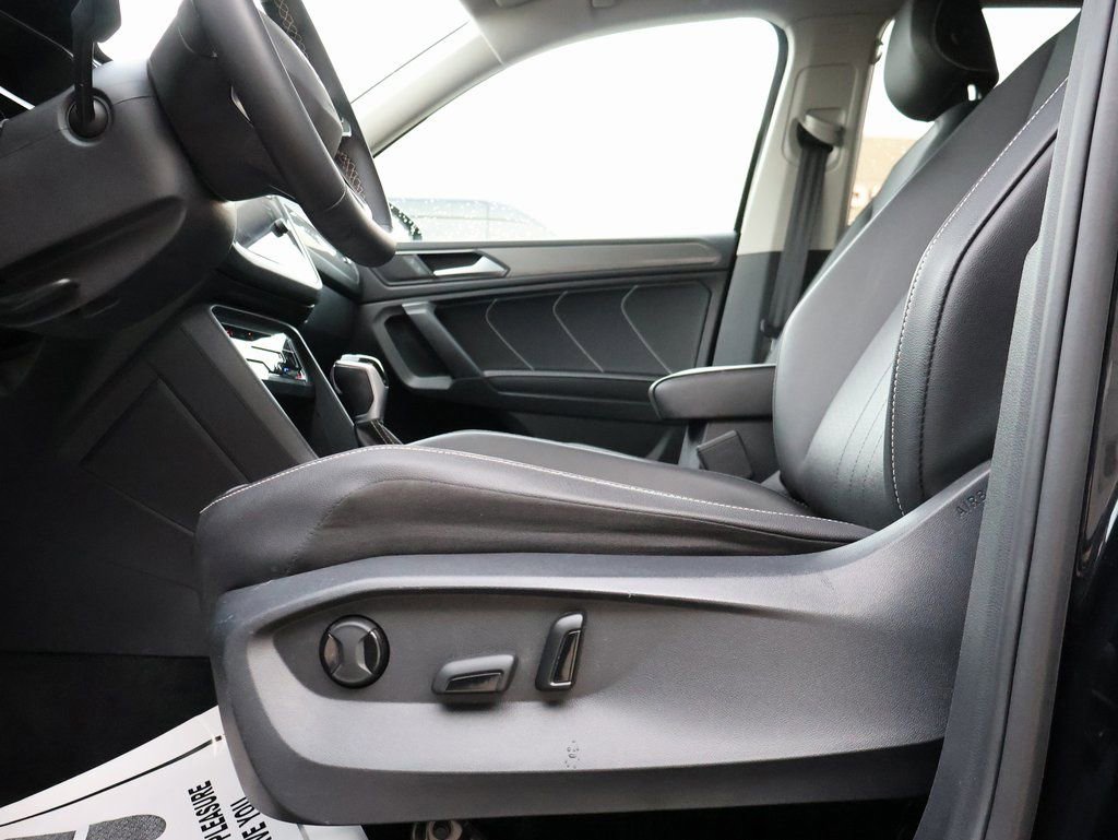 Used 2022 Volkswagen Tiguan SE image 37