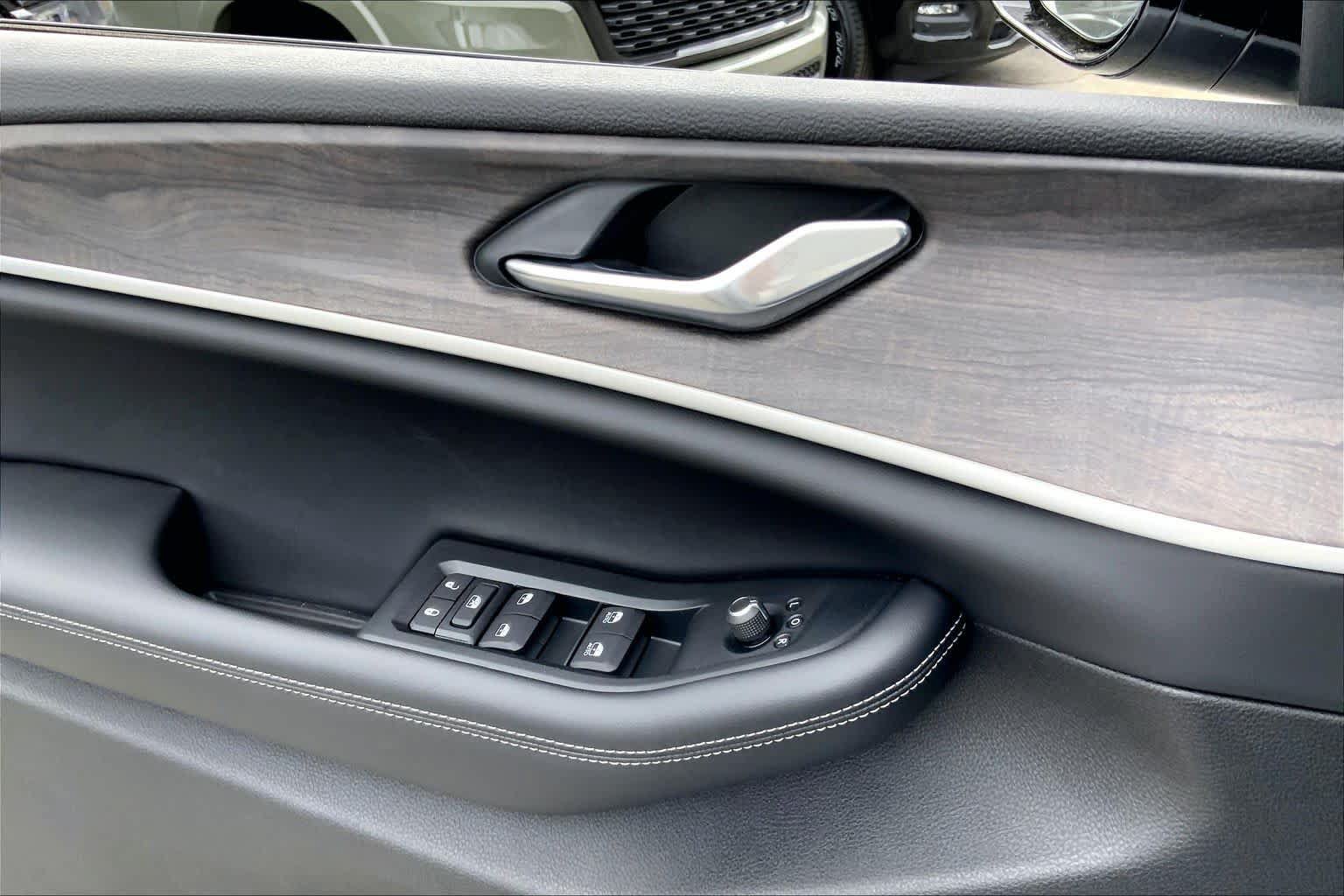 New 2026 Jeep Grand Cherokee Altitude AWD/4WD image 17