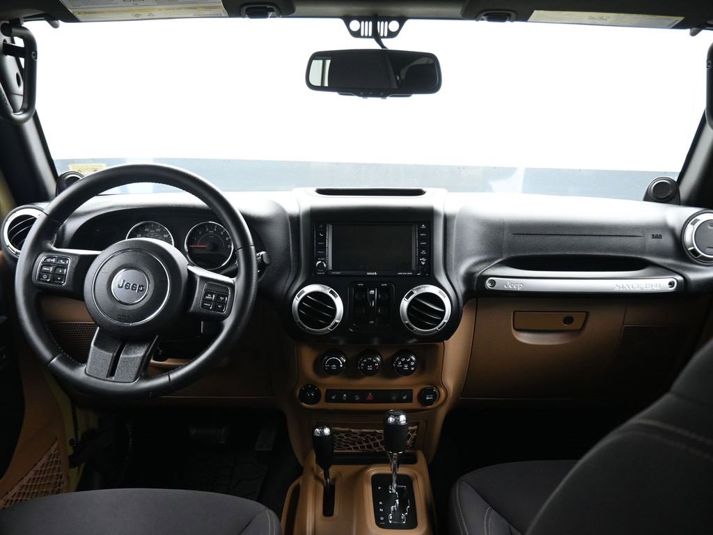 Used 2013 Jeep Wrangler Unlimited Sahara w/ Connectivity Group image 31