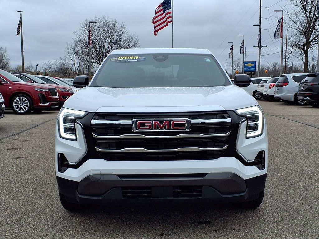 Used 2026 GMC Terrain Elevation image 2