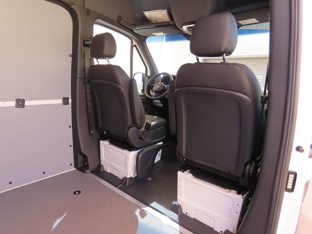 Used 2025 Mercedes-Benz Sprinter 2500 image 23
