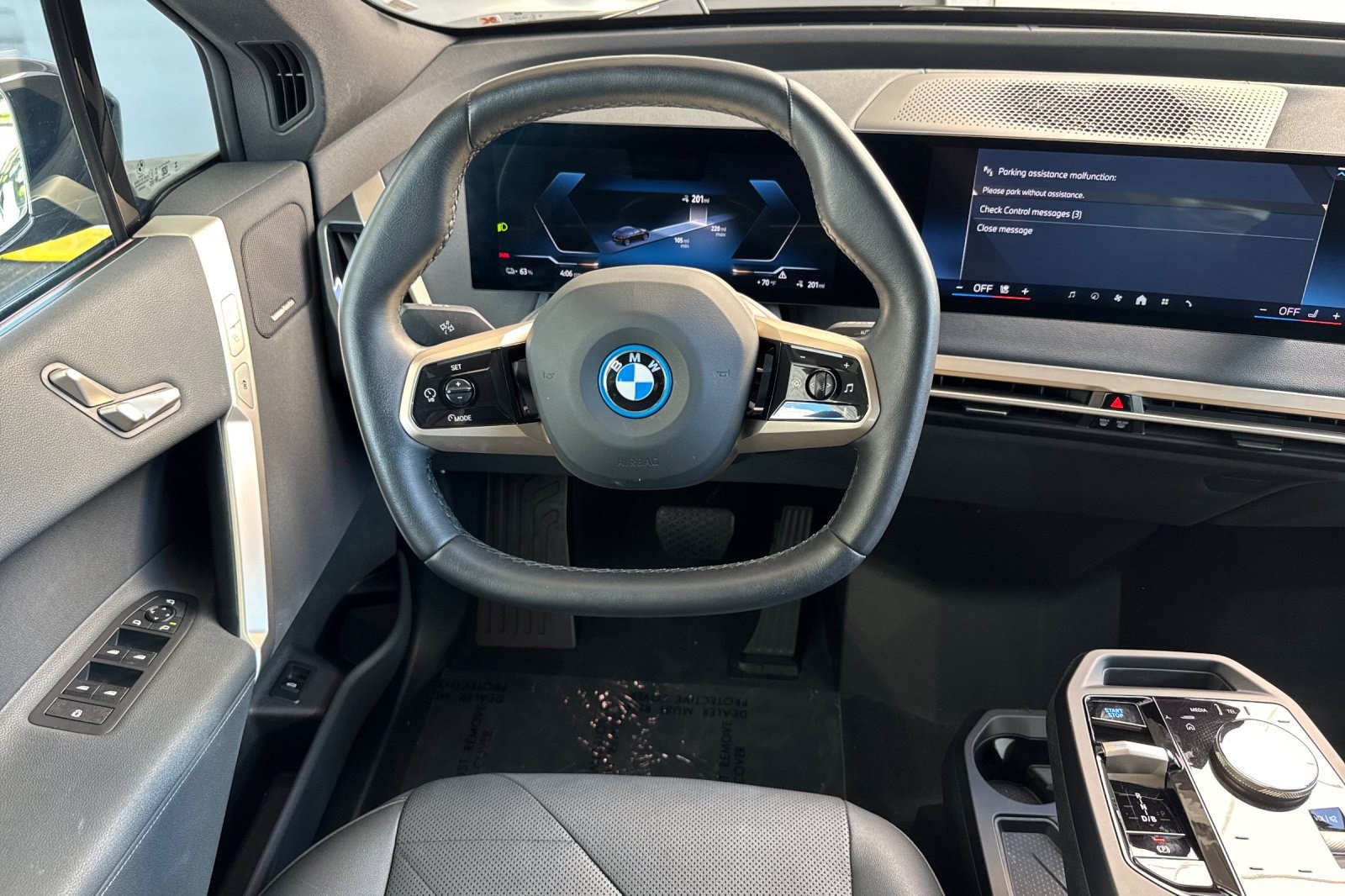 Used 2024 BMW iX xDrive50 w/ Sport Package AWD/4WD image 18