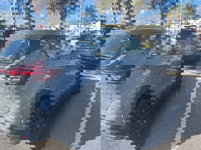 Used 2021 Nissan Kicks SV image 4