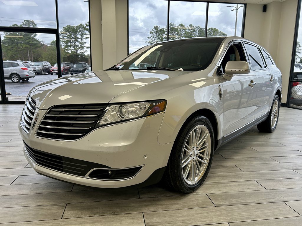 Used 2018 Lincoln MKT AWD w/ Technology Package image 3