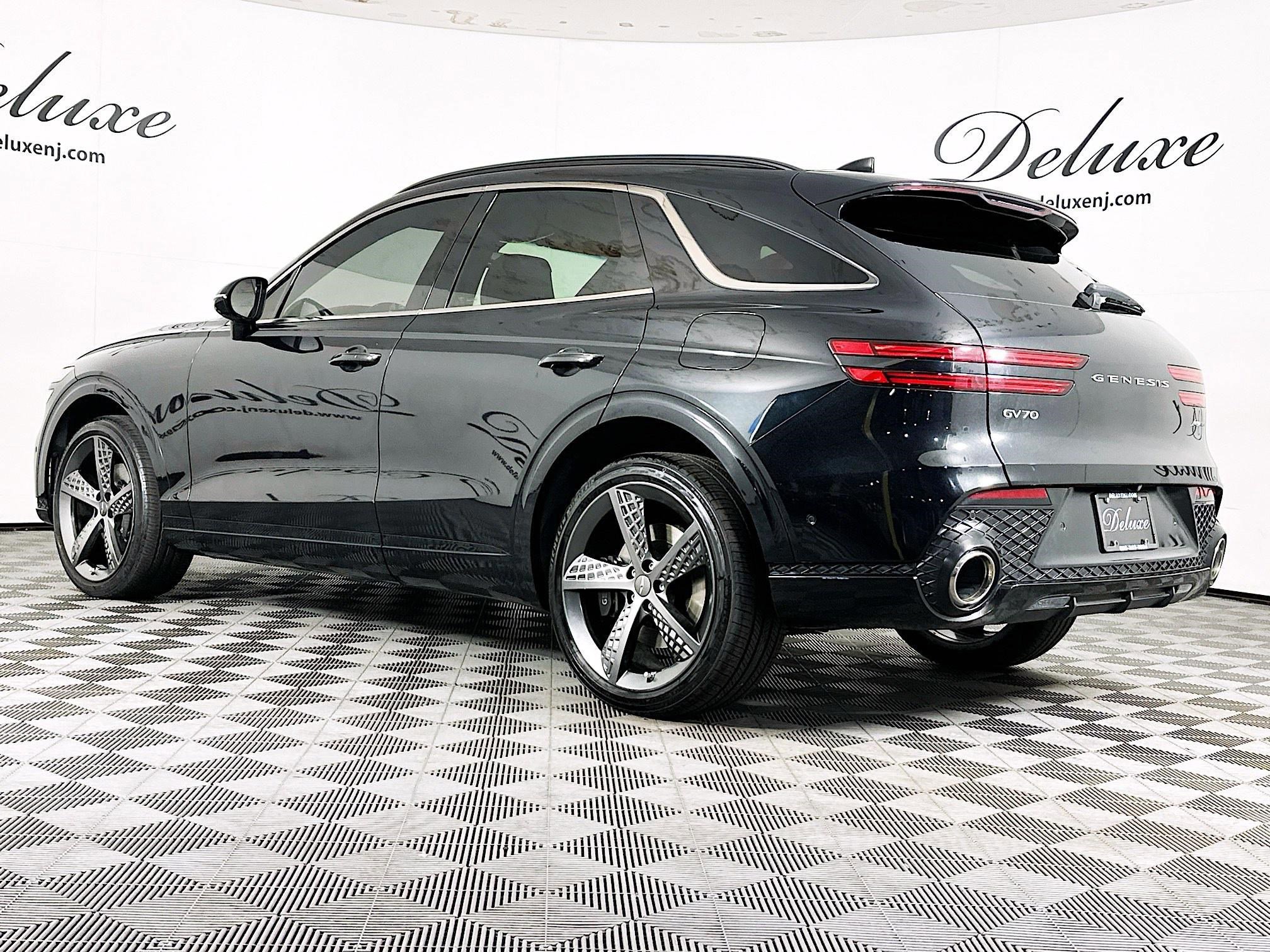 Used 2023 Genesis GV70 3.5T Sport w/ Sport Prestige Package image 4