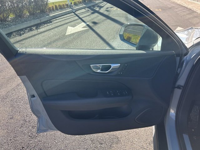 Used 2025 Volvo V60 B5 Cross Country Plus image 16