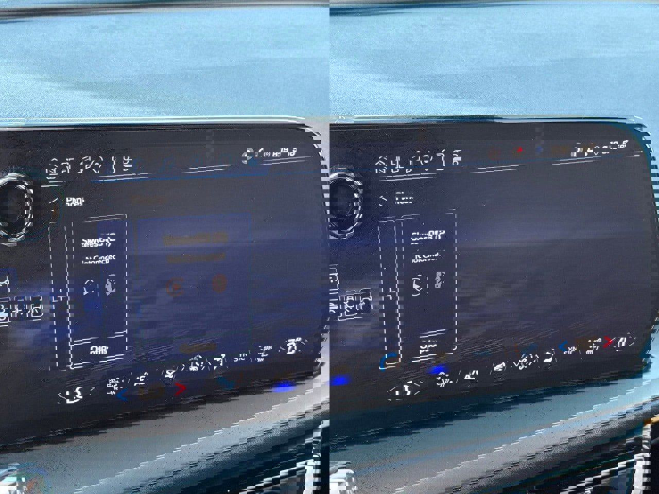 Used 2025 Chevrolet Traverse LT image 23