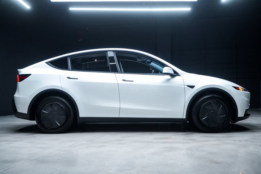 Used 2026 Tesla Model Y 2WD image 10