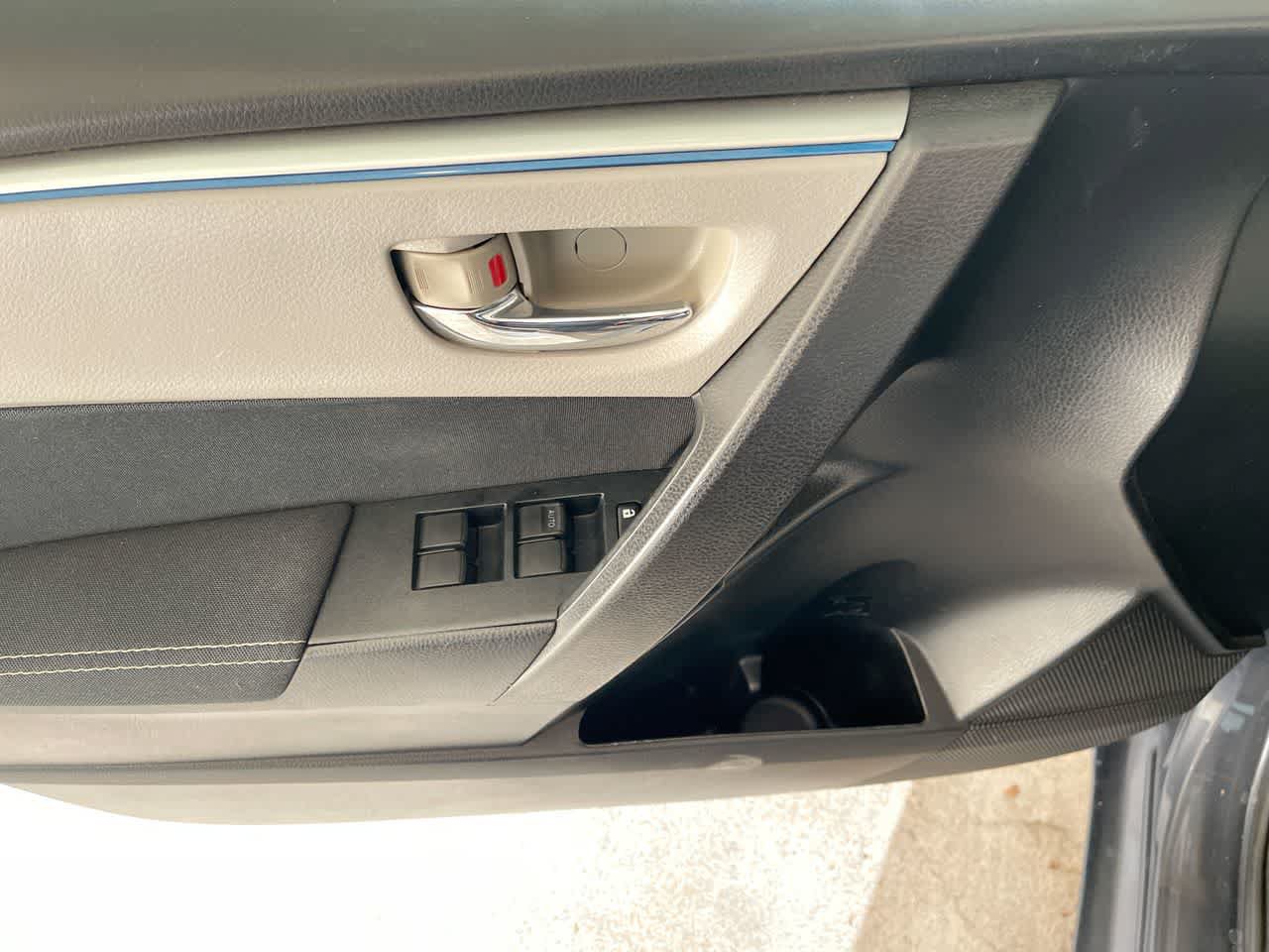 Used 2015 Toyota Corolla LE FWD image 13