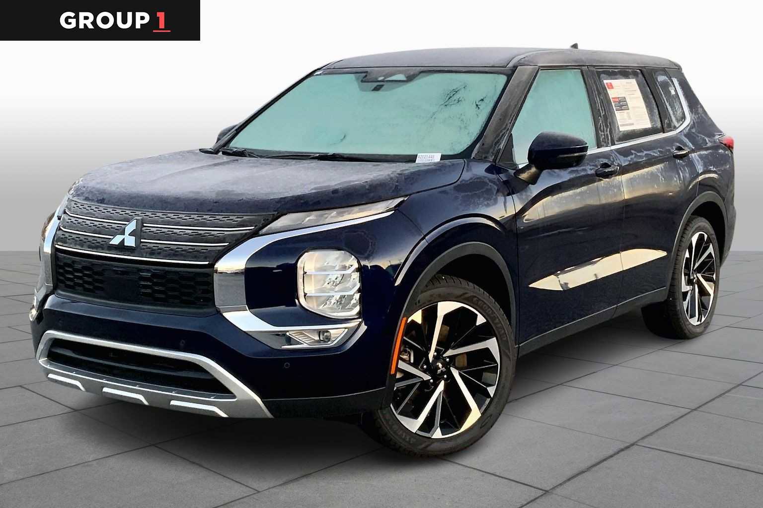 Used 2024 Mitsubishi Outlander SE image 1