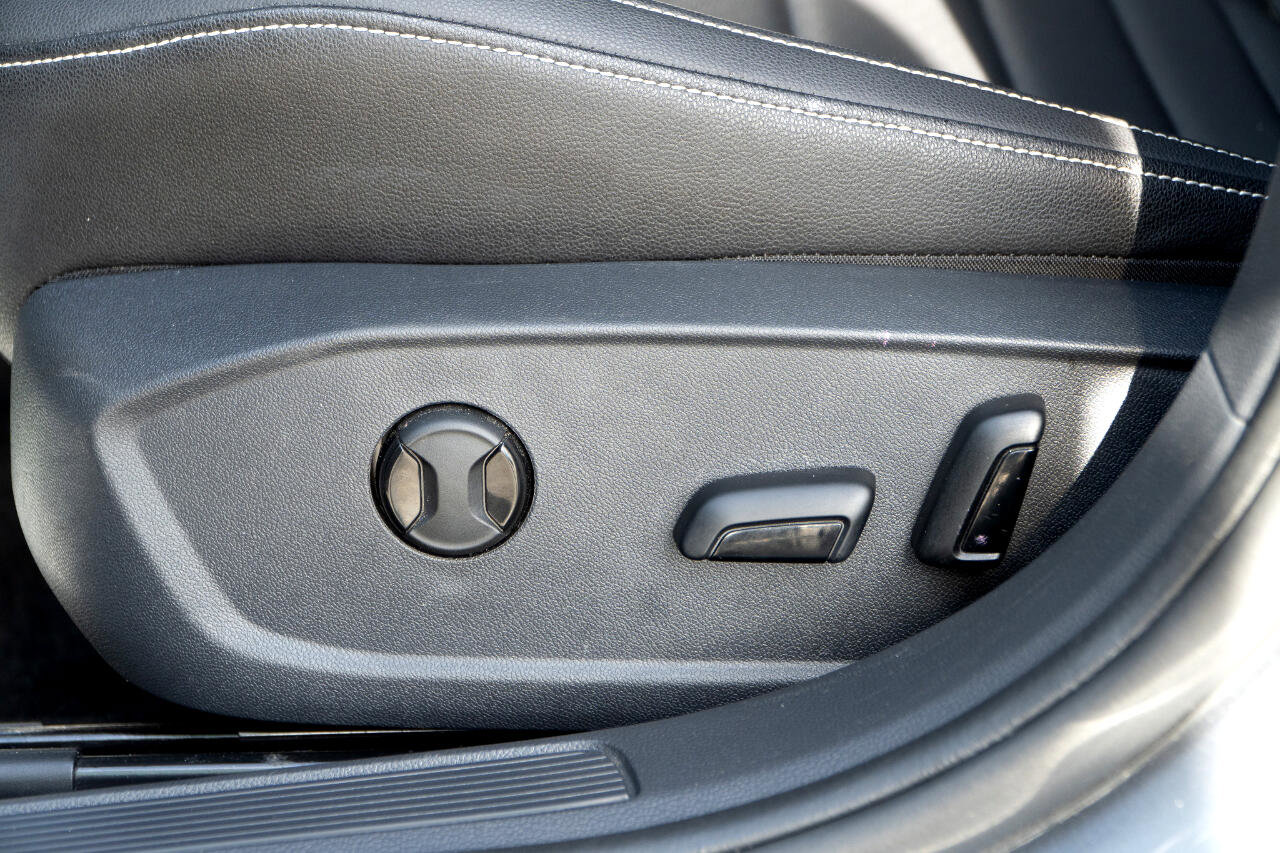 Used 2024 Volkswagen Jetta SE w/ Panoramic Sunroof Package FWD image 29
