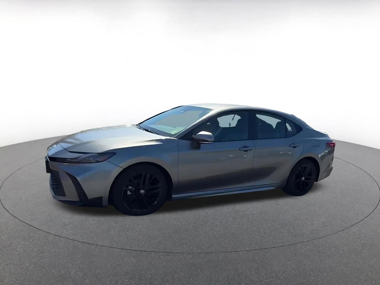 Used 2025 Toyota Camry SE FWD image 8