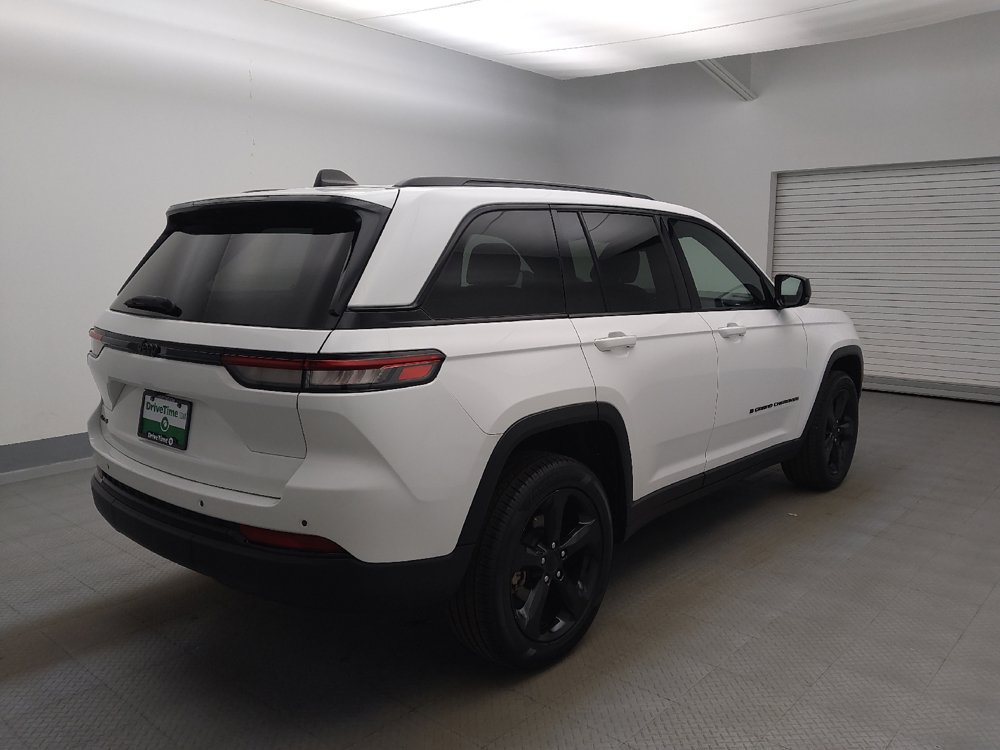Used 2023 Jeep Grand Cherokee Altitude AWD/4WD image 9