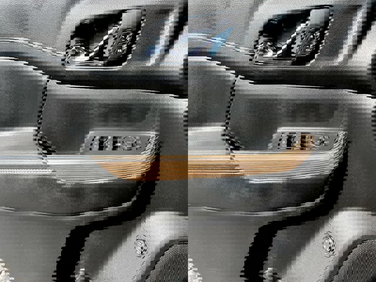 Used 2020 GMC Acadia SLE w/ Driver Convenience Package AWD/4WD image 33