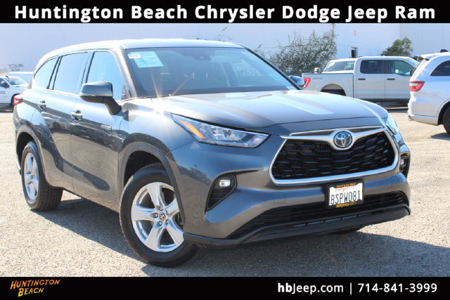 Used 2020 Toyota Highlander LE FWD image 1